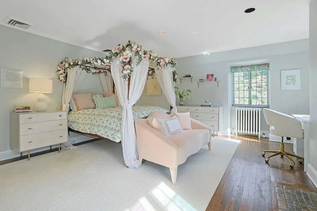 15 Hillcrest Drive Pelham NY 10803
