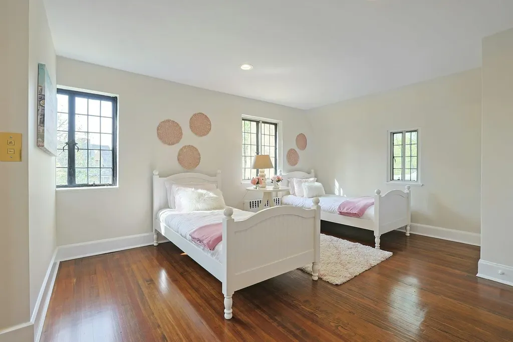 15 Hillcrest Drive Pelham NY 10803