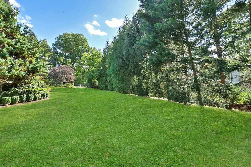 15 Hillcrest Drive Pelham NY 10803