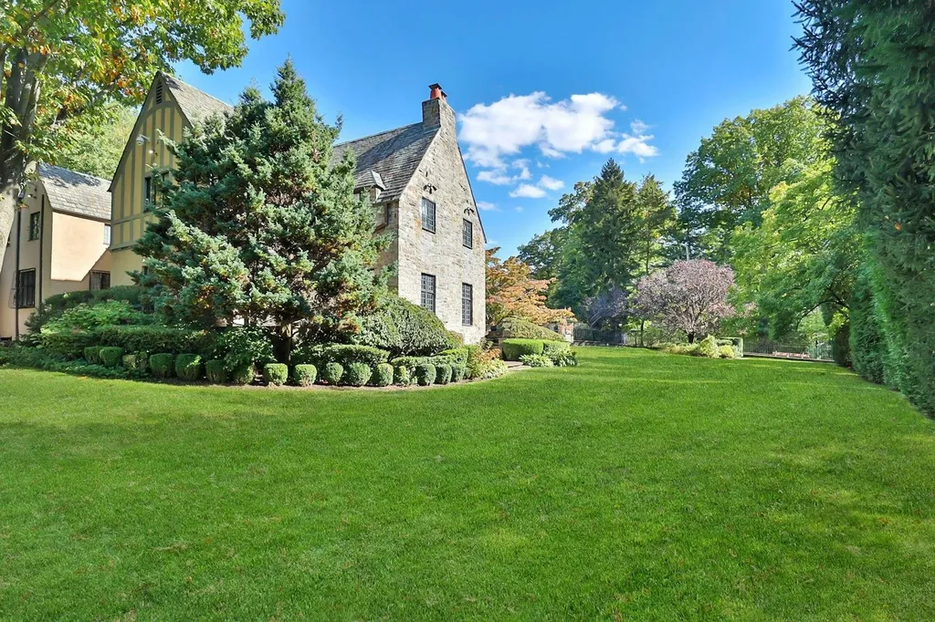 15 Hillcrest Drive Pelham NY 10803