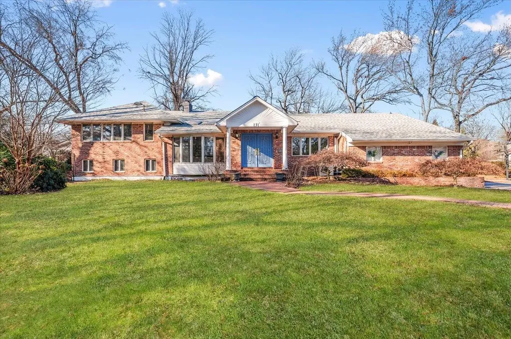 131 Hicks Lane Great Neck NY 11024