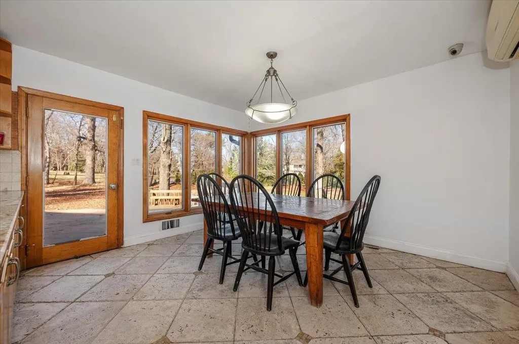 131 Hicks Lane Great Neck NY 11024