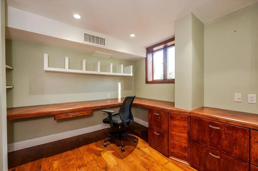 131 Hicks Lane Great Neck NY 11024