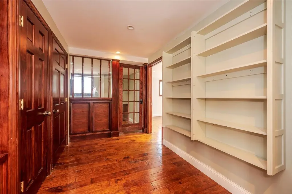 131 Hicks Lane Great Neck NY 11024