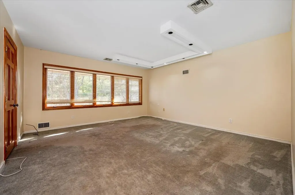 131 Hicks Lane Great Neck NY 11024