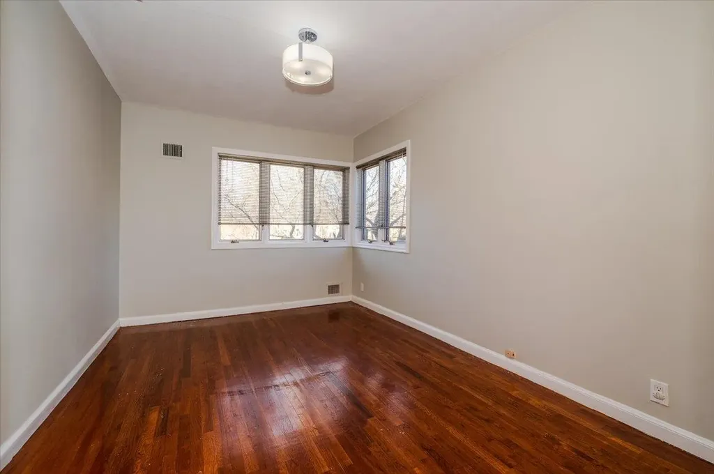 131 Hicks Lane Great Neck NY 11024