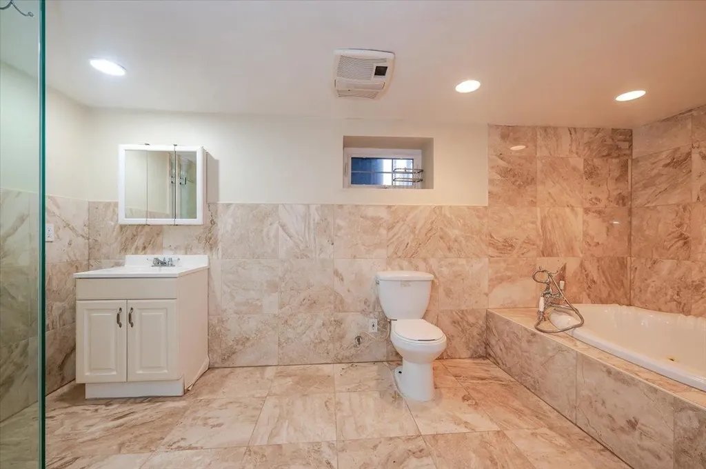 131 Hicks Lane Great Neck NY 11024