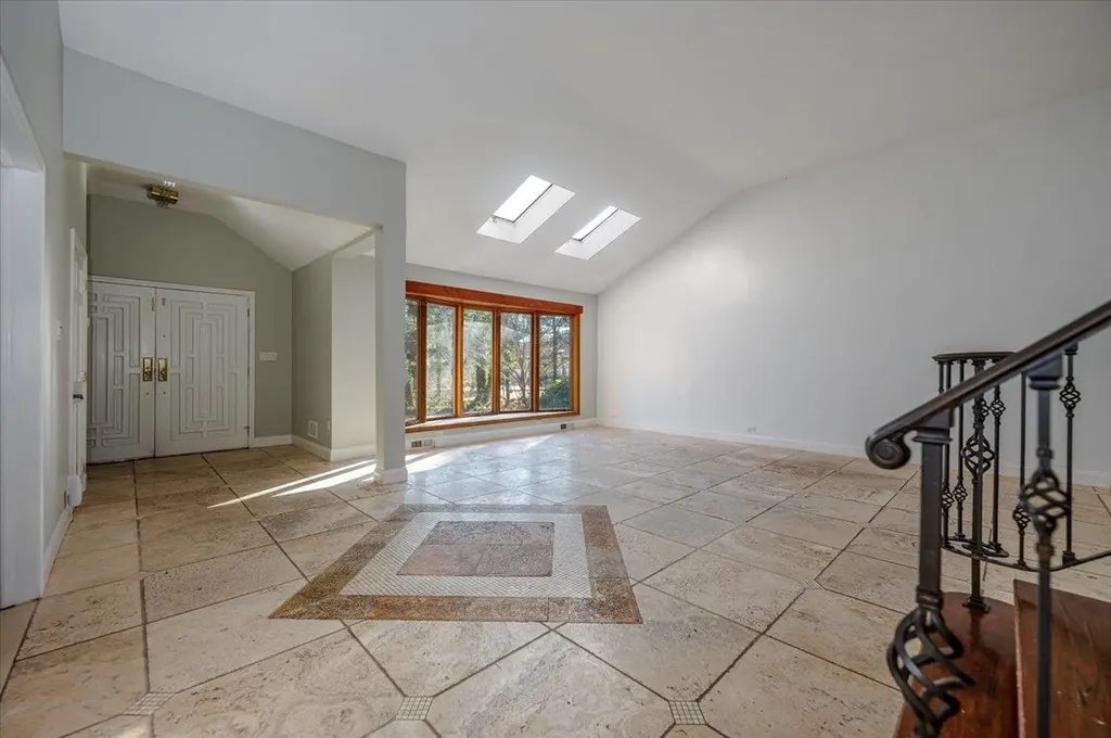131 Hicks Lane Great Neck NY 11024