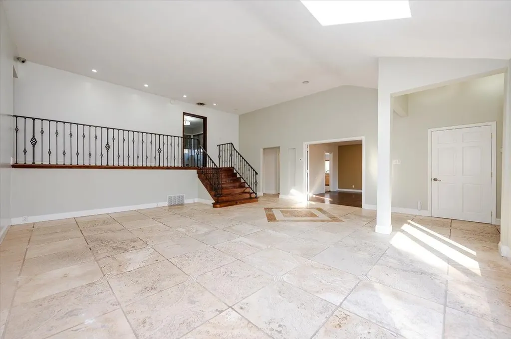 131 Hicks Lane Great Neck NY 11024