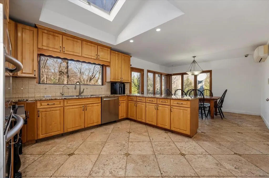 131 Hicks Lane Great Neck NY 11024
