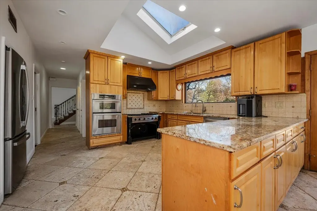 131 Hicks Lane Great Neck NY 11024