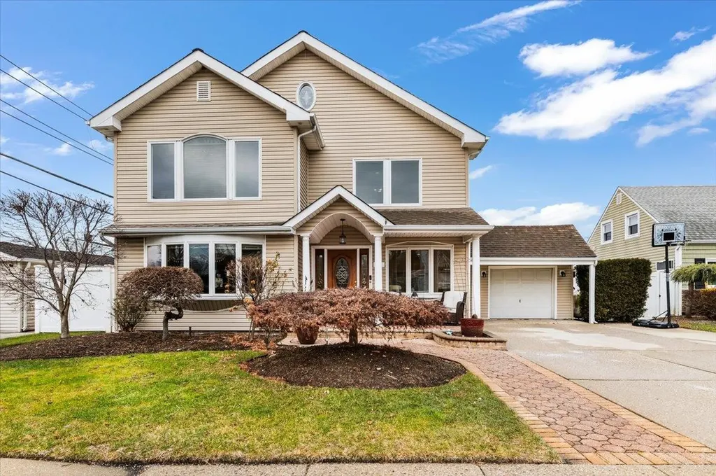 42 Primrose Lane Levittown NY 11756
