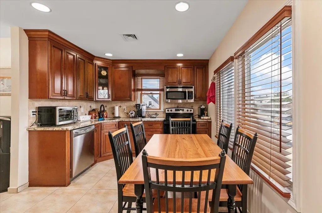 42 Primrose Lane Levittown NY 11756