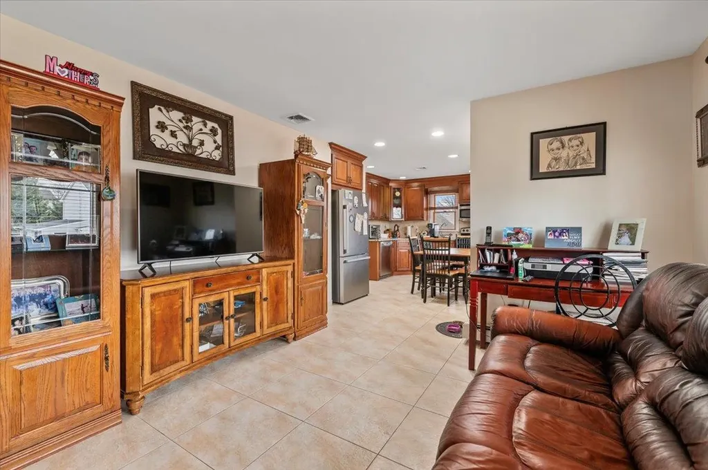 42 Primrose Lane Levittown NY 11756