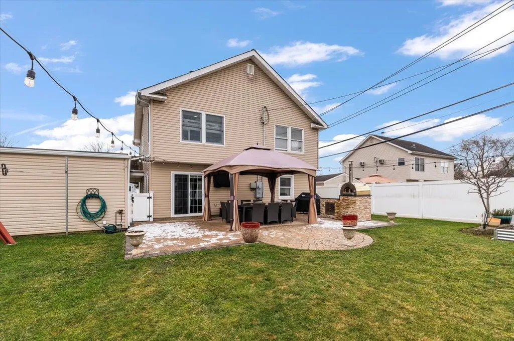 42 Primrose Lane Levittown NY 11756
