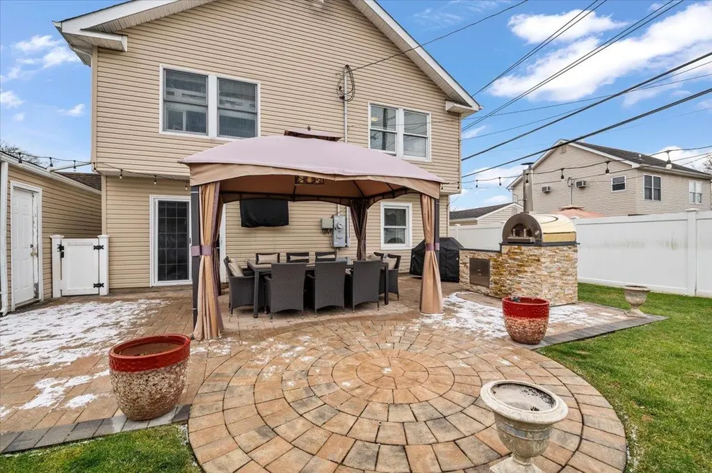 42 Primrose Lane Levittown NY 11756