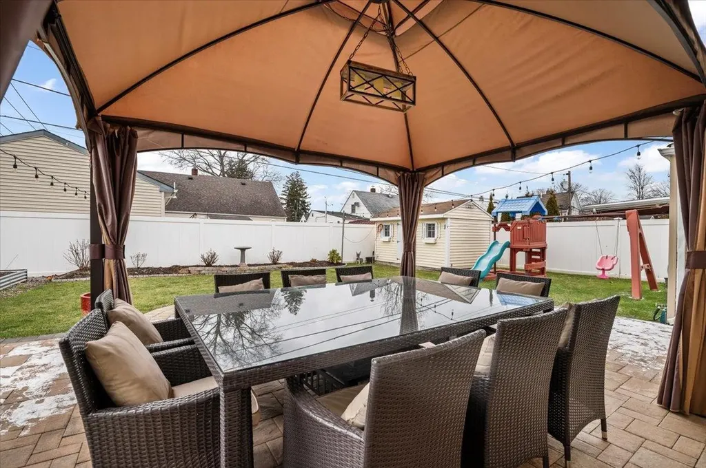 42 Primrose Lane Levittown NY 11756