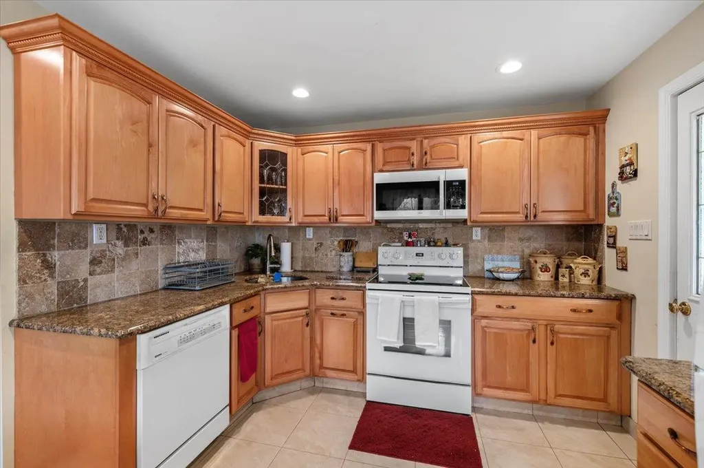 42 Primrose Lane Levittown NY 11756