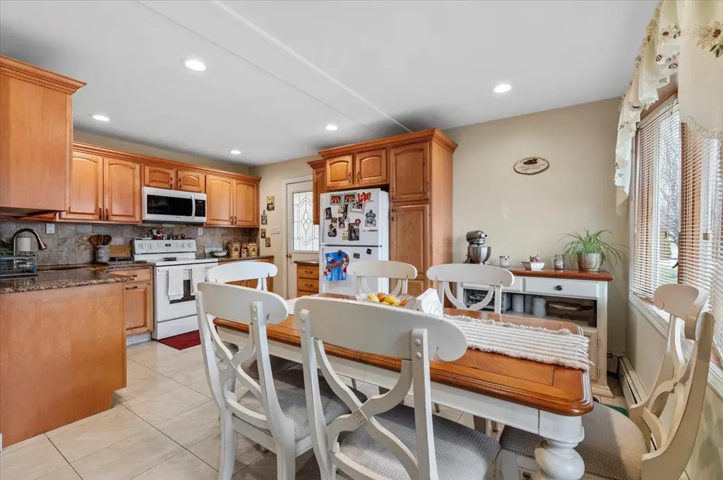 42 Primrose Lane Levittown NY 11756
