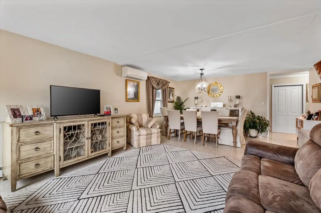 42 Primrose Lane Levittown NY 11756