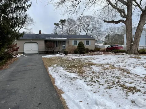 19 Park Avenue Shirley NY 11967