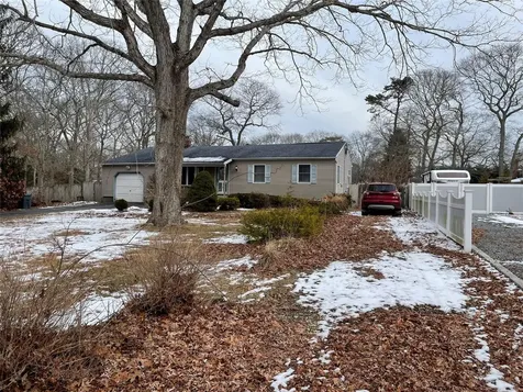 19 Park Avenue Shirley NY 11967