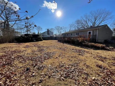 19 Park Avenue Shirley NY 11967