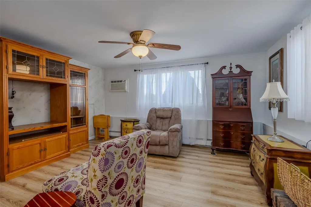 50 Pitt Avenue Deer Park NY 11729