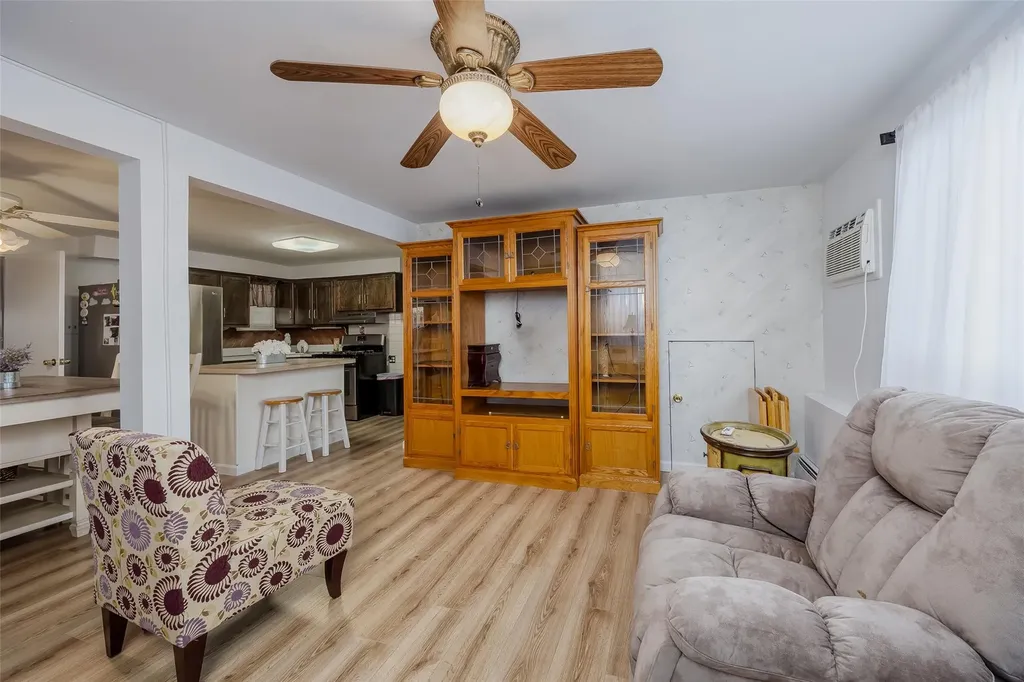 50 Pitt Avenue Deer Park NY 11729