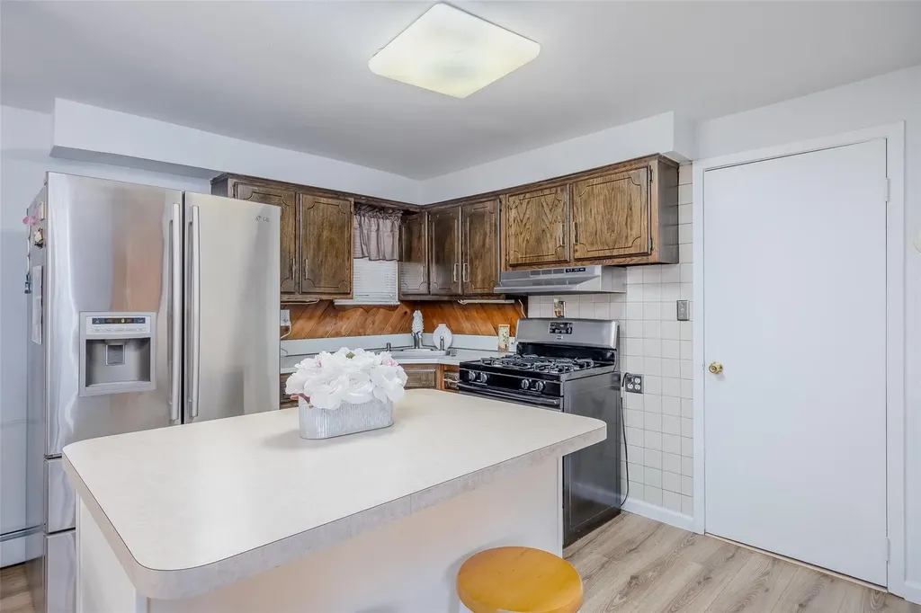 50 Pitt Avenue Deer Park NY 11729