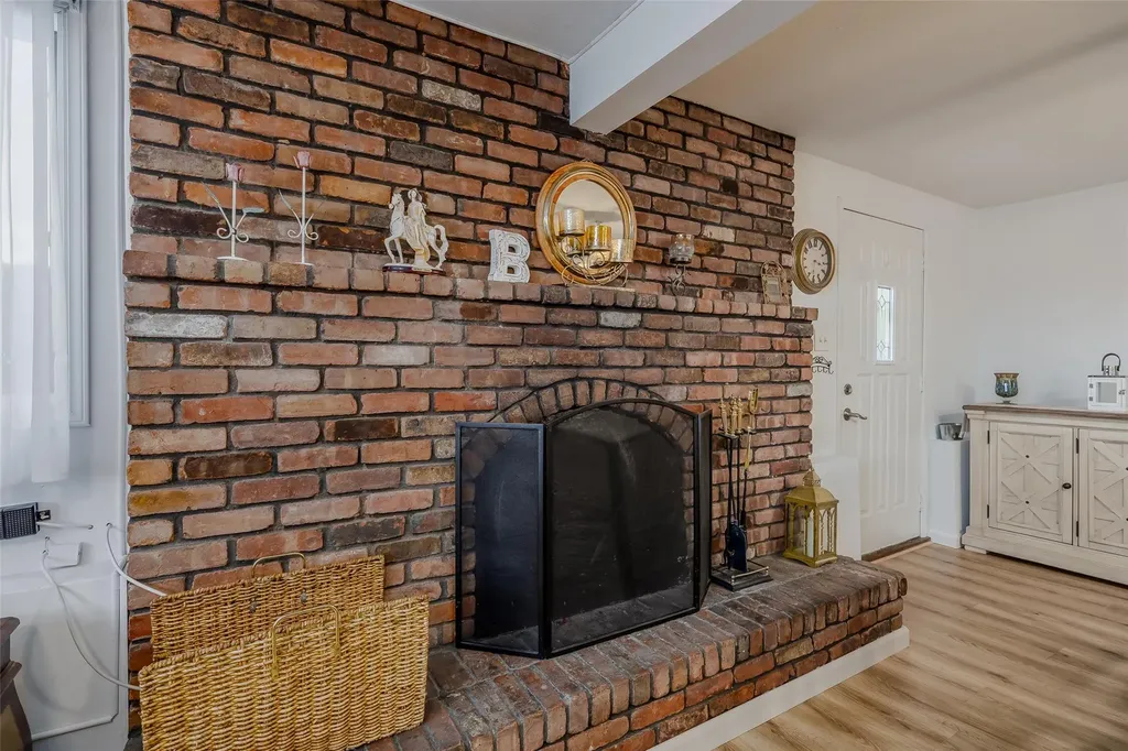 50 Pitt Avenue Deer Park NY 11729