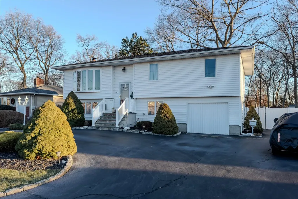50 Pitt Avenue Deer Park NY 11729