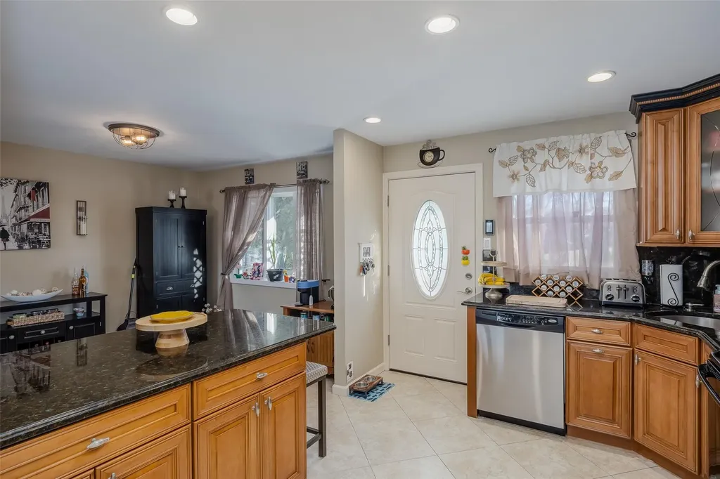 50 Pitt Avenue Deer Park NY 11729