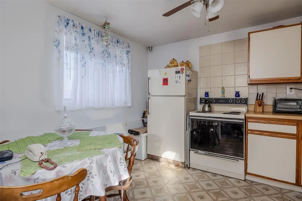 50 Pitt Avenue Deer Park NY 11729