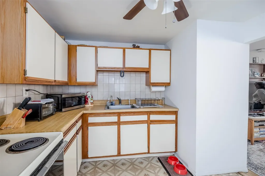50 Pitt Avenue Deer Park NY 11729