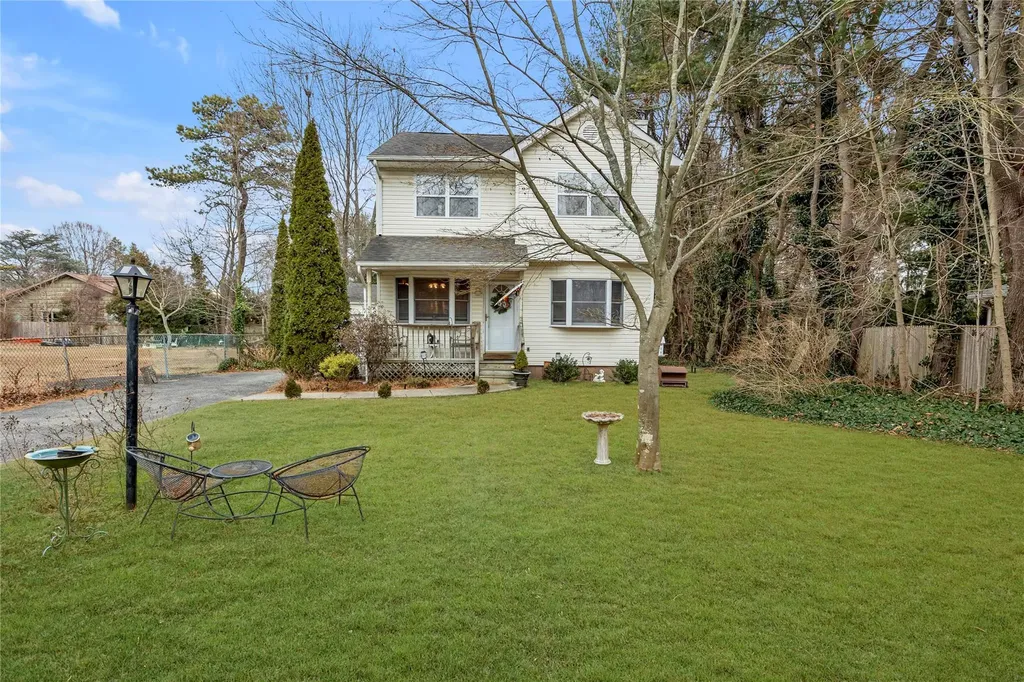 33 Oak Street Brookhaven NY 11720