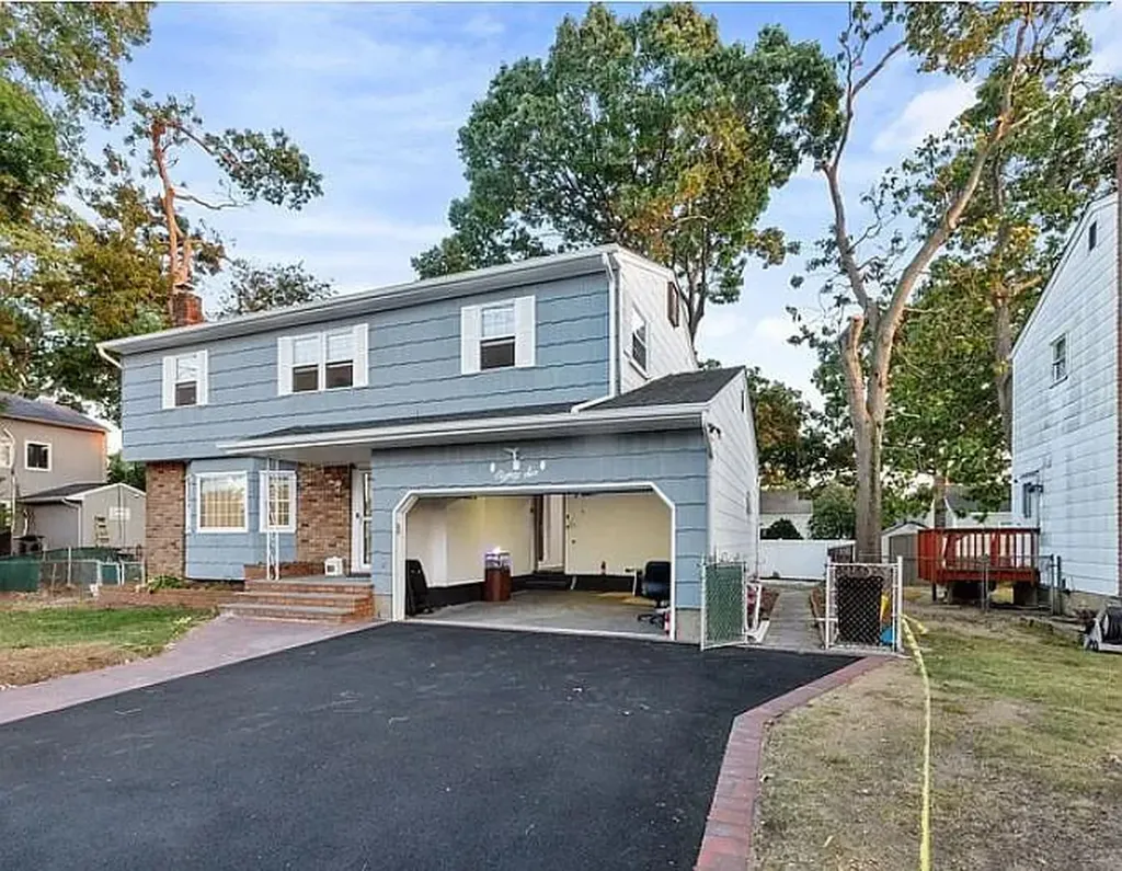 86 Jerusalem Avenue Massapequa NY 11758