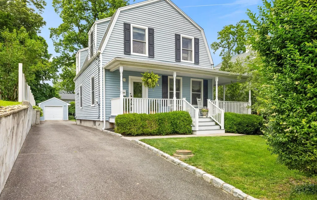 30 Locust Lane Oyster Bay NY 11771