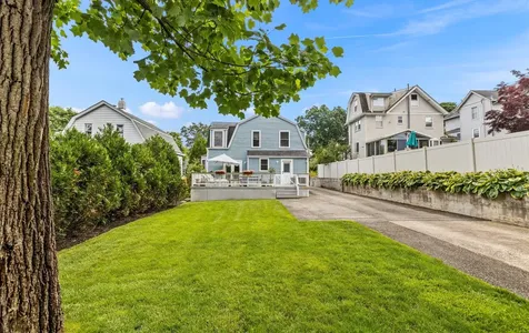 30 Locust Lane Oyster Bay NY 11771