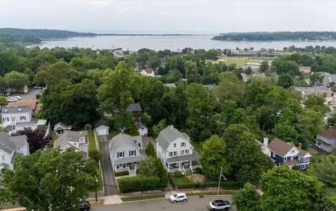30 Locust Lane Oyster Bay NY 11771