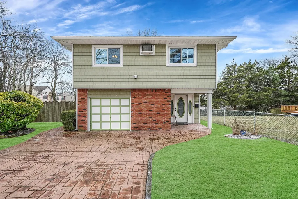 44 Lee Avenue Babylon NY 11798