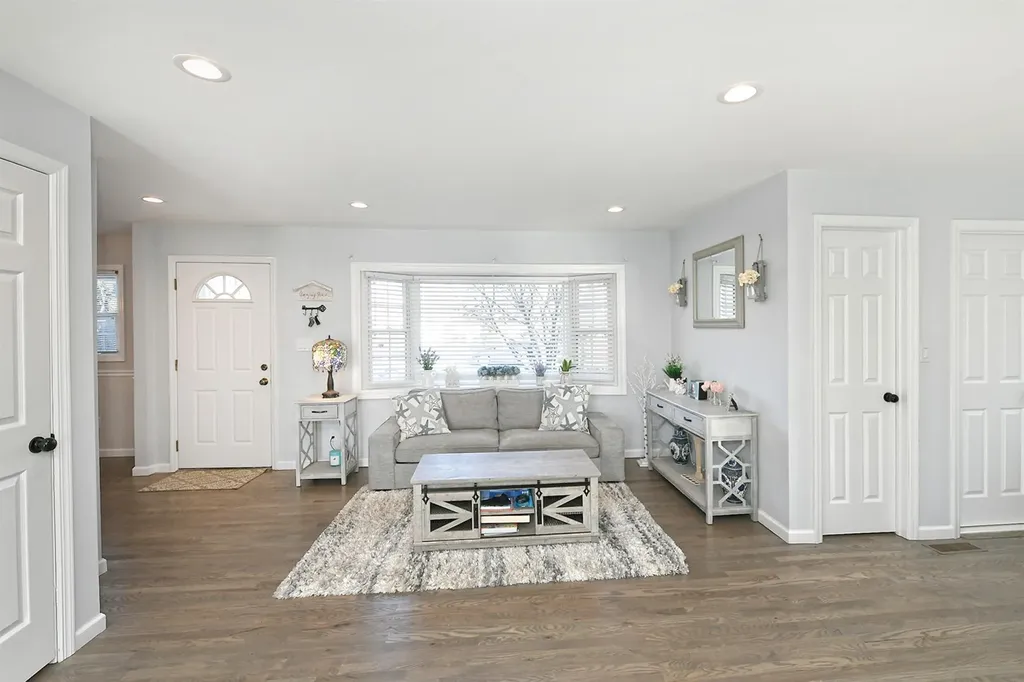 64 Walter Court Commack NY 11725