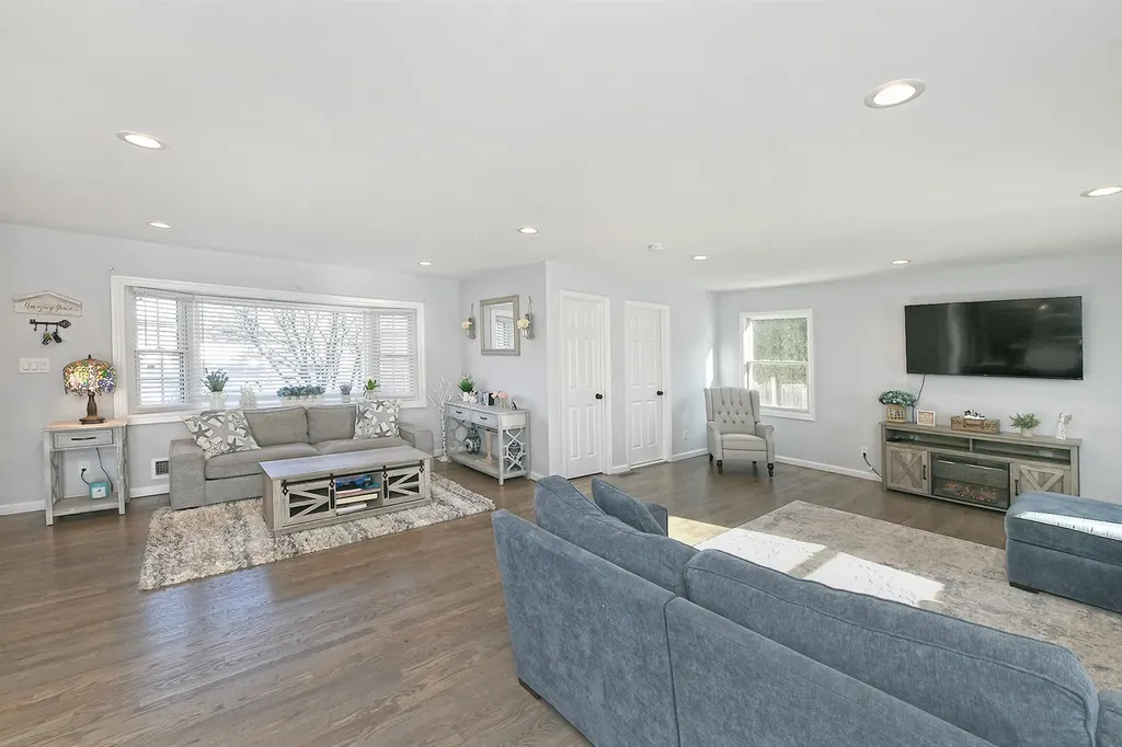 64 Walter Court Commack NY 11725