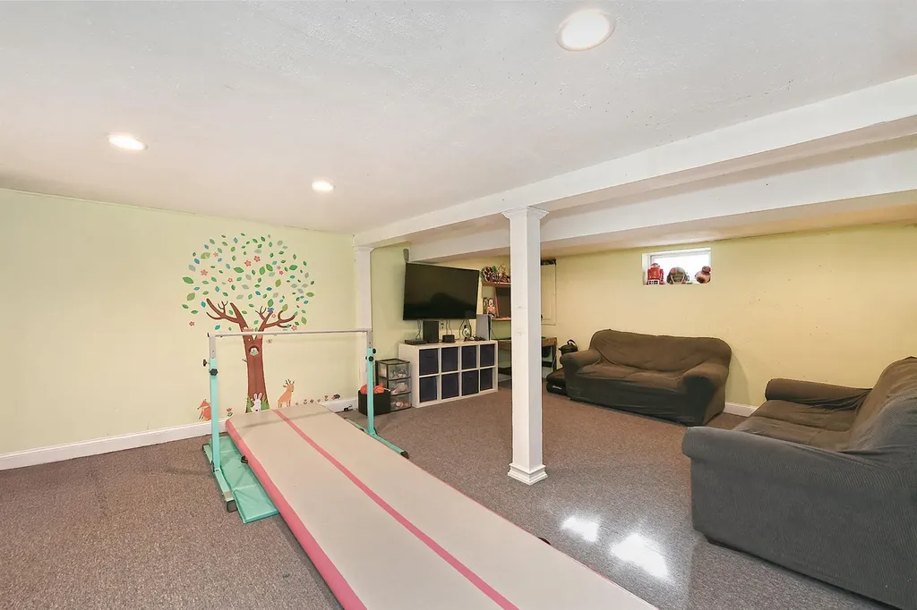 64 Walter Court Commack NY 11725