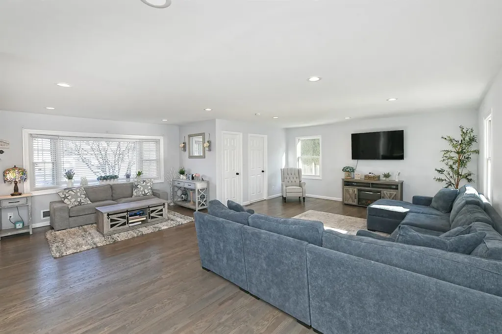 64 Walter Court Commack NY 11725