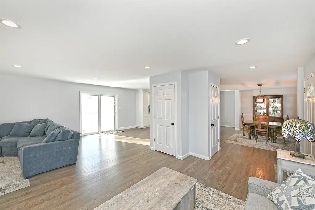 64 Walter Court Commack NY 11725