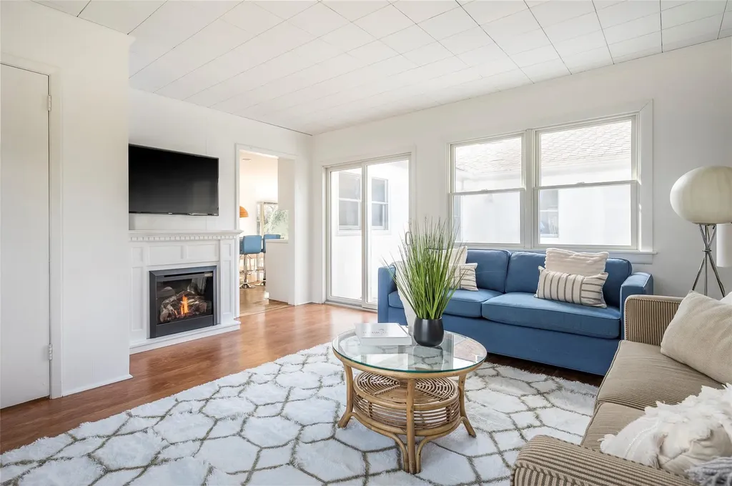25 Lynncliff Road Hampton Bays NY 11946