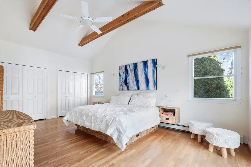 25 Lynncliff Road Hampton Bays NY 11946