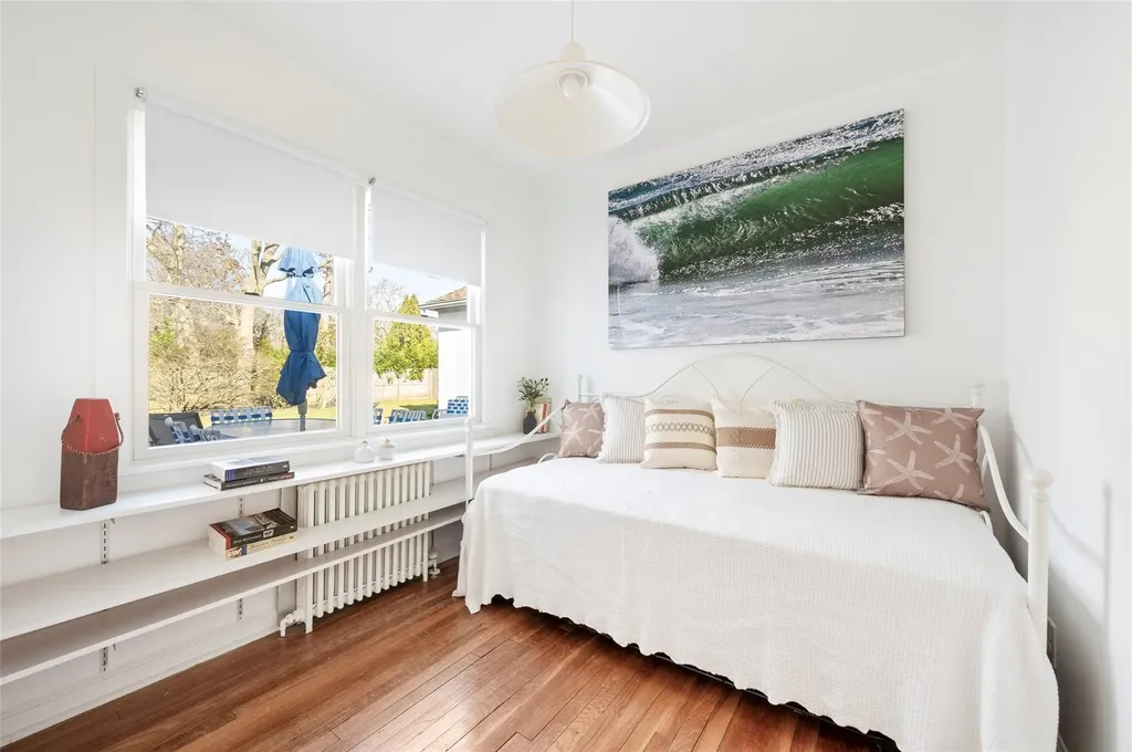 25 Lynncliff Road Hampton Bays NY 11946