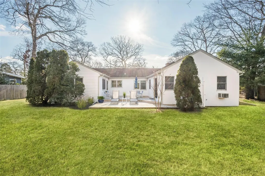 25 Lynncliff Road Hampton Bays NY 11946
